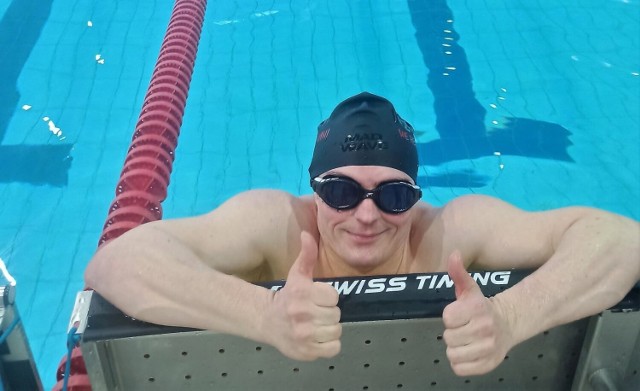 Paweł Krupiński z zespołem Downa odnosi kolejne sukcesy i bije kolejne rekordy w pływaniu.
