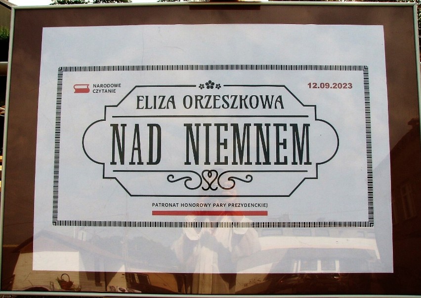 Fragmenty "Nad Niemnem" Elizy Orzeszkowej czytali na placu...