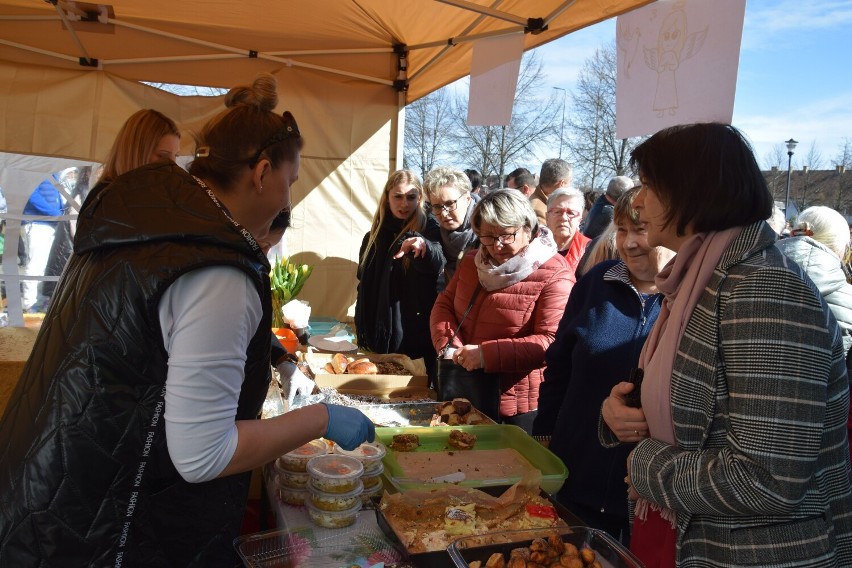  Pomagamy uchodźcom, czyli "Ukraińskie smaki" - kiermasz w Bornem Sulinowie [zdjęcia]