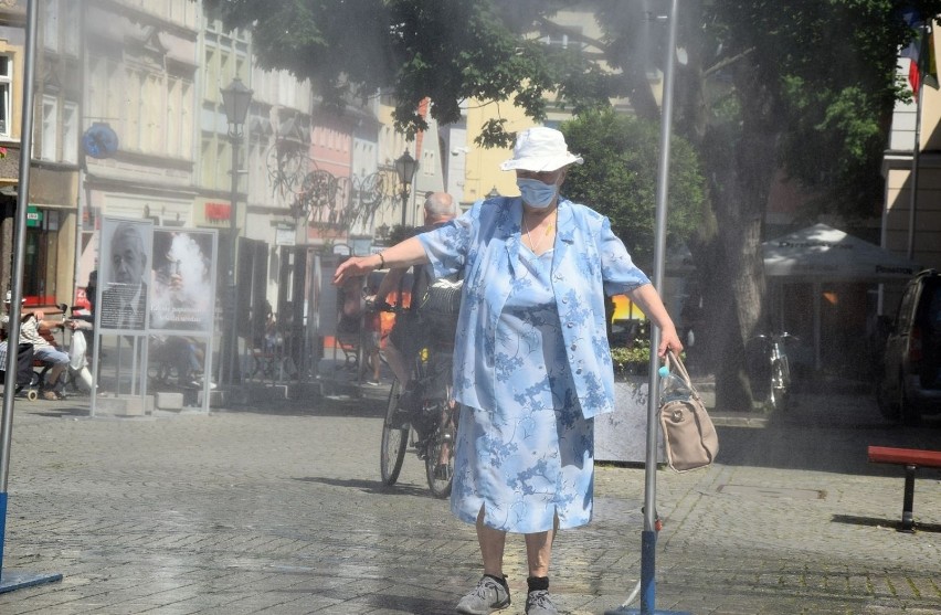 Dwie kurtyny wodne ZWIK postawił już na deptaku, kolejne...