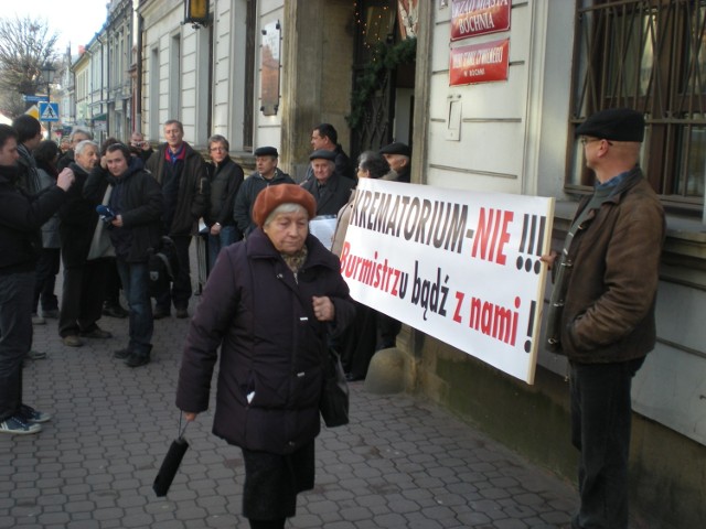 W czwartek przed bocheńskim magistratem odbyła się pikieta przeciwników spopielarni