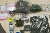 Częstochowa: 25-letni diler wpadł w ręce policji. Znaleziono marihuanę, amfetaminę, metamfetaminę i haszysz [ZDJĘCIA]