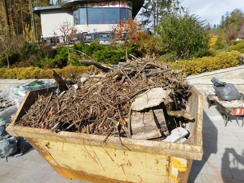Z lądu i z rowerów wodnych – sprzątali śmieci na Jeziorze Bystrzyckim [ZDJĘCIA]