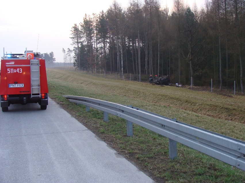 Dachował na A2 [FOTO]