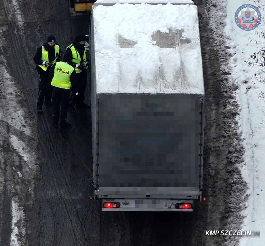 Policja kontrolowała zimą dronem drogi