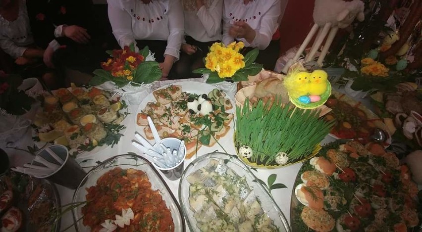 Panie z KGW w Gruszewni przygotowały piękne stoły Wielkanocne 