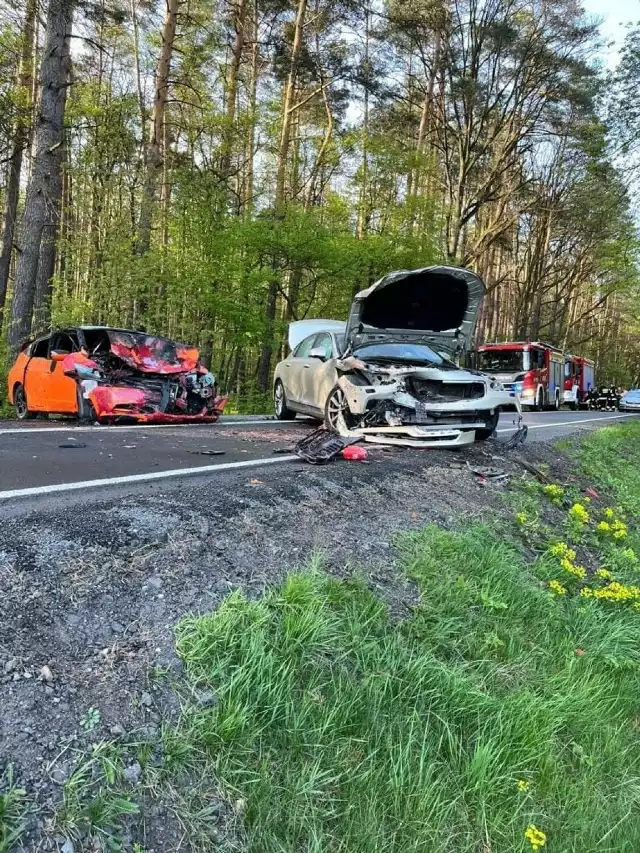 Na drodze wojewódzkiej nr 919 w Bargłówce w gminie Sośnicowice zderzyły się dwa samochody