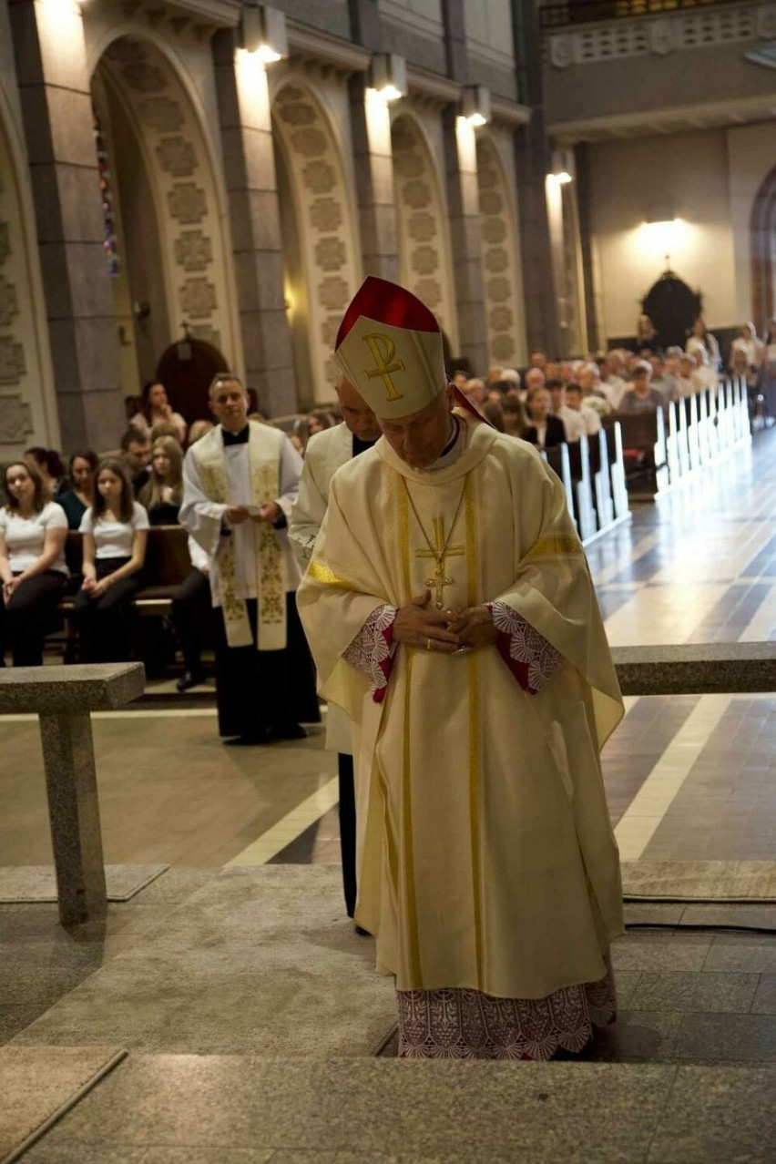 Bierzmowanie w parafii świętej Teresy od Dzieciątka Jezus w Radomiu. Sakramentu udzielił biskup Marek Solarczyk