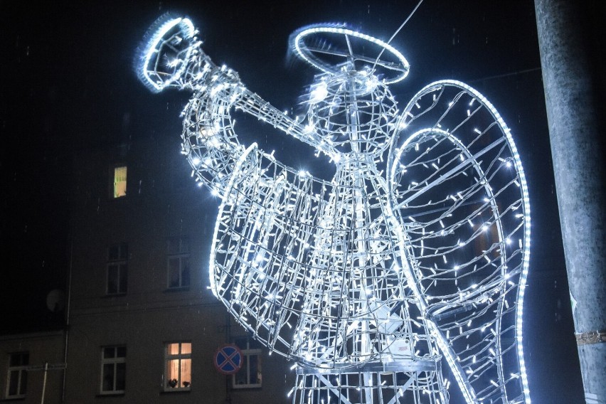 W tym roku świątecznych iluminacji w Szamotułach będzie...