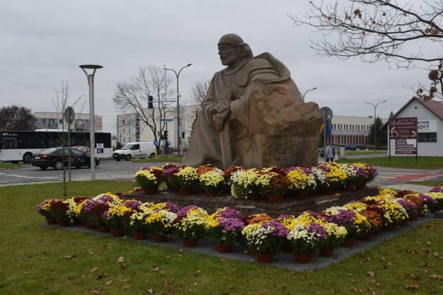 Miejska gra polegająca na odnalezieniu zaginionego księcia Władysława rozpocznie się pod jego pomnikiem.