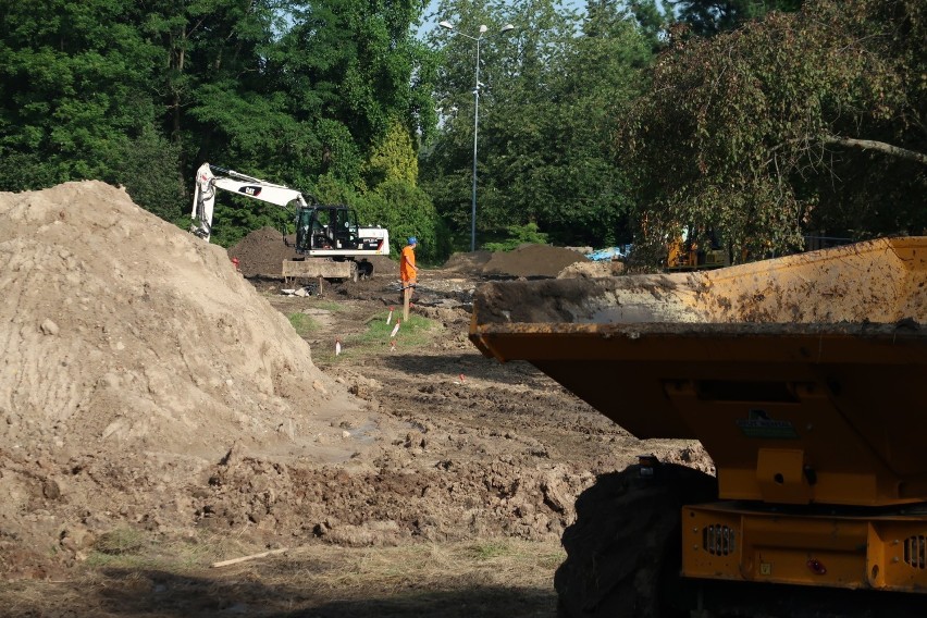 Prace na terenie Ogrodu Japońskiego i świątyni...