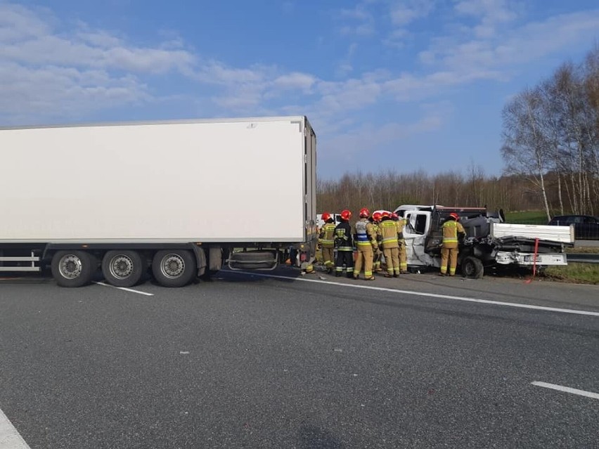 Mieszkańcy Dębicy i okolic poszkodowani w dramatycznym wypadku na autostradzie A4 pod Tarnowem [ZDJĘCIA]