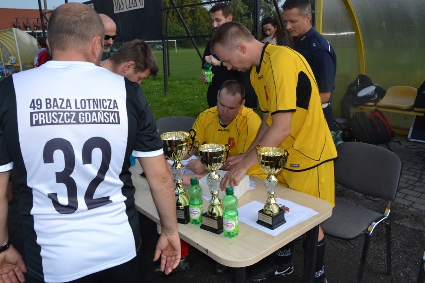 Pruszcz Gdański: Policjanci zorganizowali turniej z myślą poszkodowanych w nawałnicy [ZDJĘCIA]