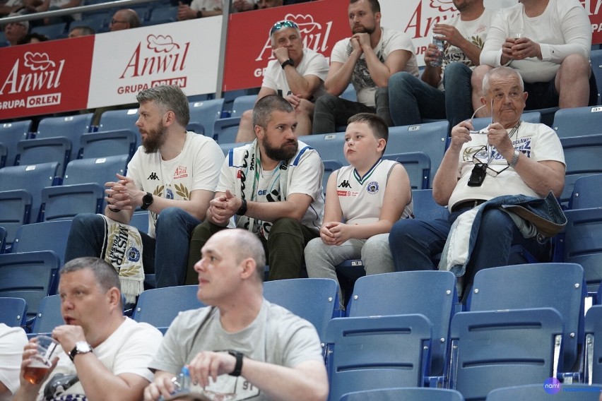 Kibice i cheerleaderki podczas meczu Anwil Włocławek - Grupa...