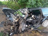 Tragedia na drodze pod Kędzierzynem-Koźlem. Samochód uderzył w drzewo, nie żyje 41-letni kierowca