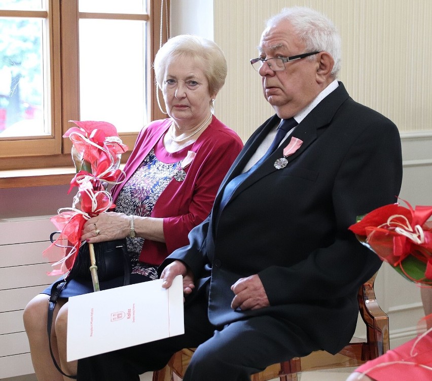 Złote Gody w Kaliszu. Za 50 lat razem otrzymali medale od prezydenta RP. ZDJĘCIA