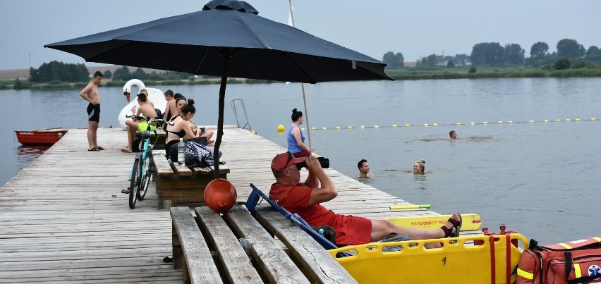 Mieszkańcy Chełma i okolic ochłodzenia szukali nad zalewem Żółtańce. Zobacz zdjęcia