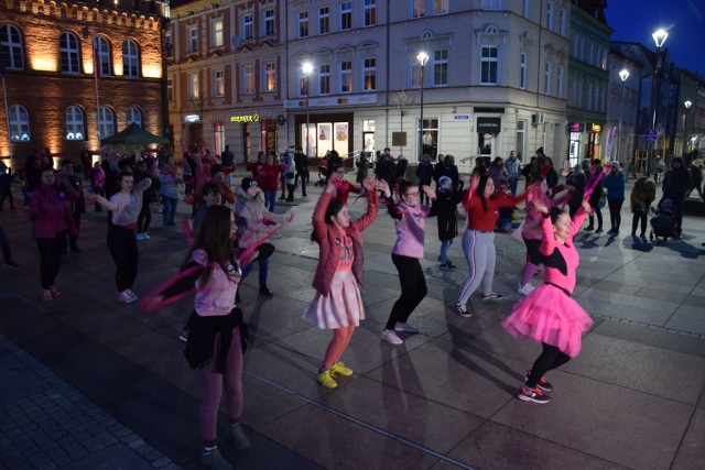 Akcja One Billion Rising w Szczecinku. Tańczyli przed ratuszem