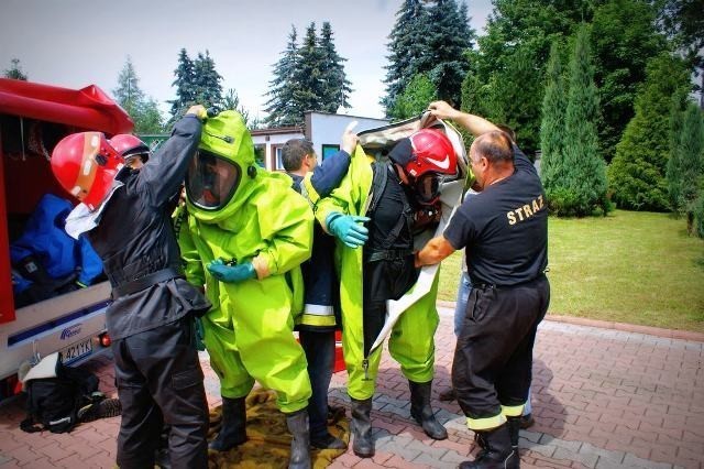 Na basenie wyciekł chlor [ZDJĘCIA]

Na basenie kąpielowym w Koźminie doszło do wycieku chloru z butli. Wyznaczono tam strefę niebezpieczną. Pomocy wymagał jeden z pracowników basenu.