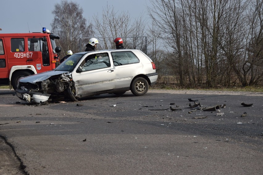 Wypadek w Miszewie w gminie Trzebielino. Dwie osoby ranne (FOTO)