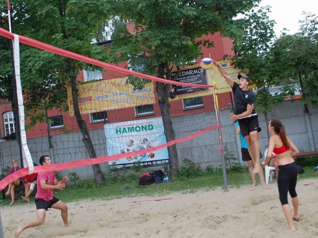 Na boiskach do siatkówki plażowej przy I LO rozpocznie się turniej Volleyball Beach