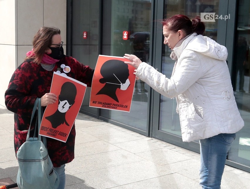 "Czarny Protest" w Szczecinie, czyli strajk kobiet w kolejce