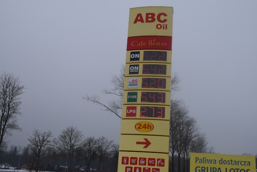 Tyle płacimy teraz za paliwo w Kościerzynie. Sprawdź przegląd cen na stacjach benzynowych ZDJĘCIA