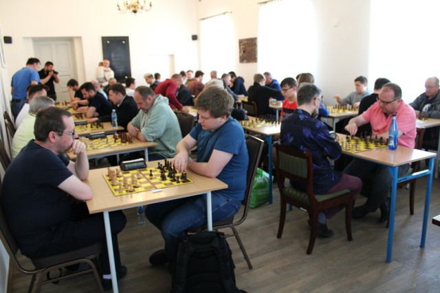 Tak wyglądał ubiegłoroczny turniej szachowy w Łęczycy -->