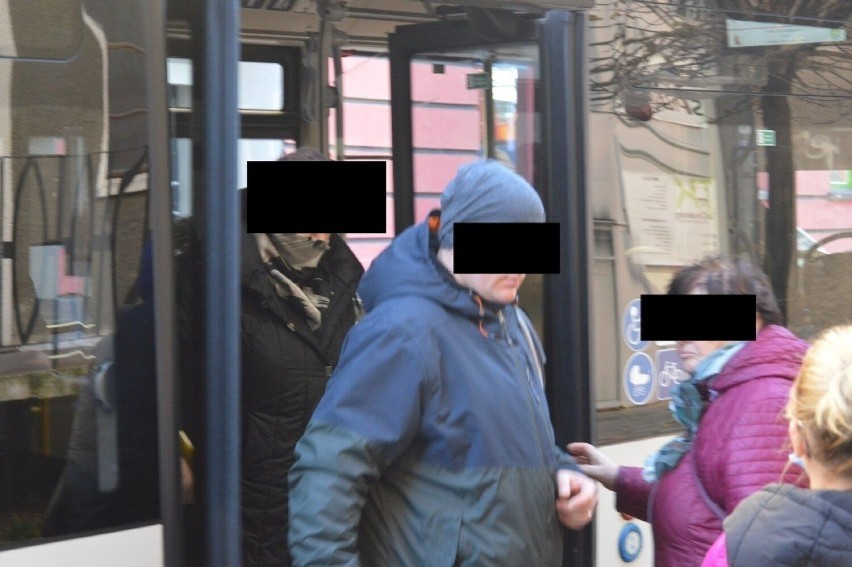 Incydent w autobusie KM w Głogowie: Uczniowie przepraszają pasażerkę i obiecują, że to się nie powtórzy