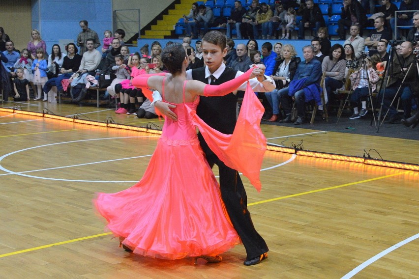 Turniej tańca w Kielcach. Zobacz piękne pokazy Szkoły Tańca CHA-CHA