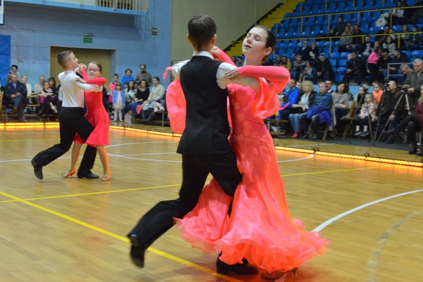 Turniej tańca w Kielcach. Zobacz piękne pokazy Szkoły Tańca CHA-CHA