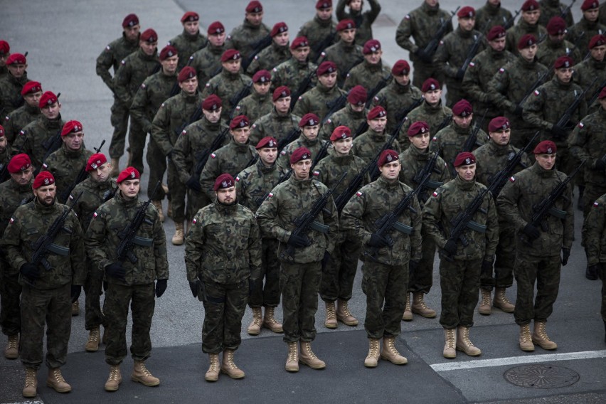 Kraków pożegnał żołnierzy przed misją w Kosowie