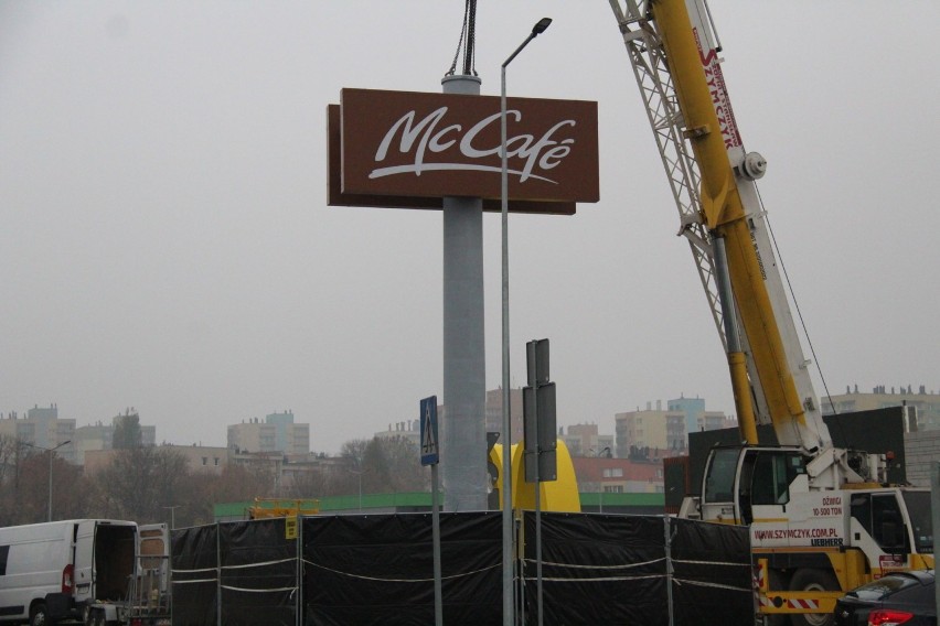 Trwa budowa restauracji sieci McDonald's przy DK 94 w...