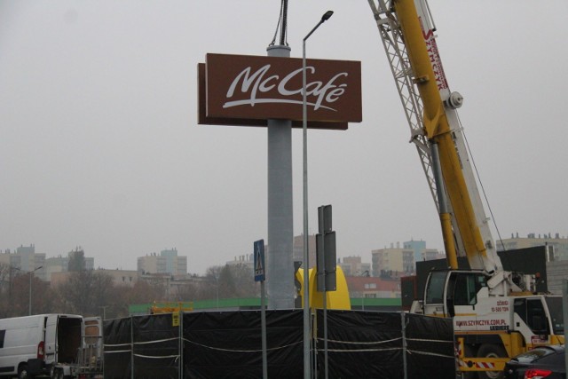Trwa budowa restauracji sieci McDonald's przy DK 94 w Dąbrowie Górniczej