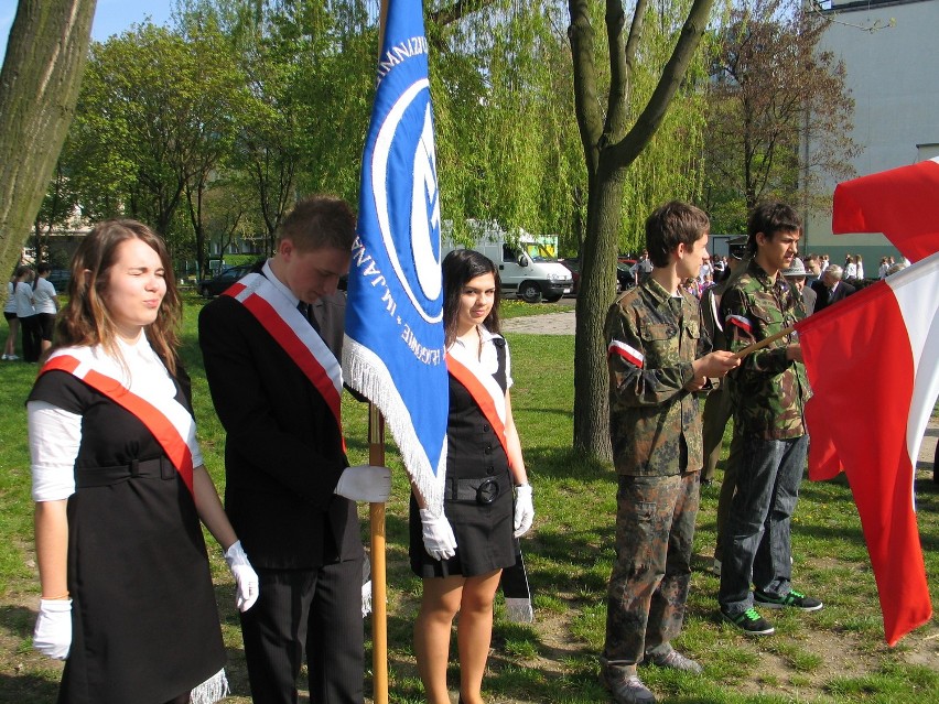 Głogów: Uczniowie Gimnazjum nr 3 w Głogowie posadzili dęby