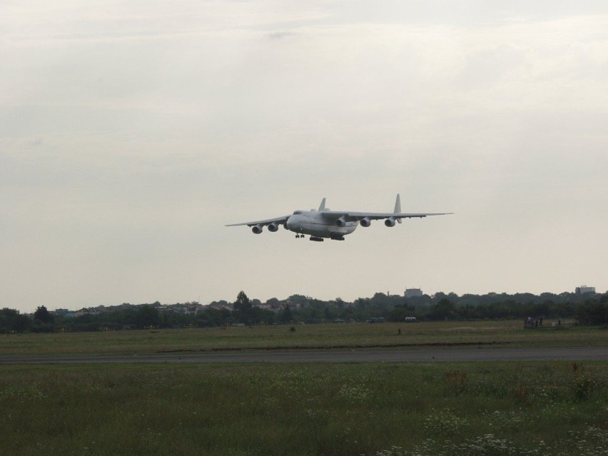 An 225 Mrija w Polsce. Gigant latał i dla Kronospanu Szczecinek [zdjęcia]