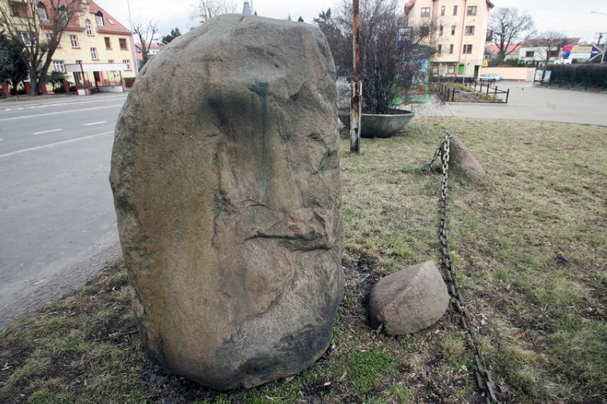 Obelisk ku czci Armii Radzieckiej na razie pozostanie w Legnicy [ZDJĘCIA]