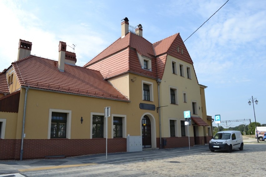 Zagospodarowanie terenu przy dworcu kolejowym w Twardogórze. Powstała wypożyczalnia rowerów oraz multimedialne punkty informacyjne