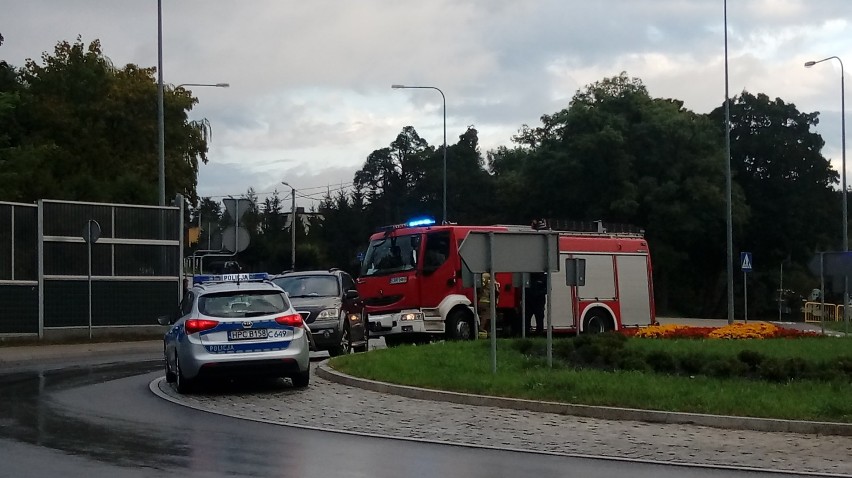 Na rondzie, na którym doszło do stłuczki była policja oraz...