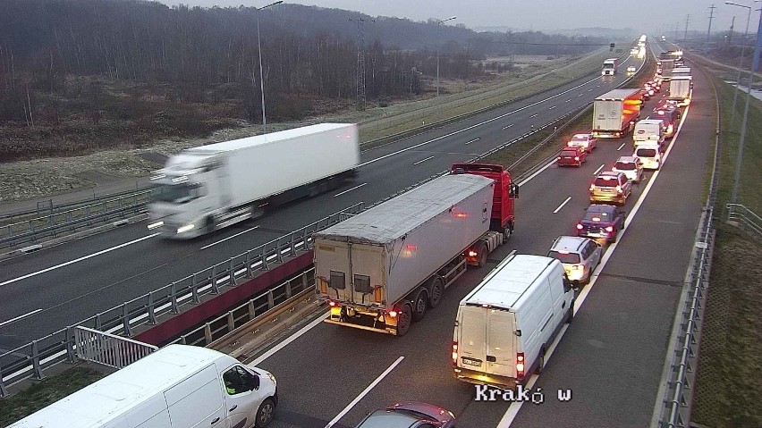 Wypadek na A4 pod Krakowem, kierowcy utkną w ogromnym korku