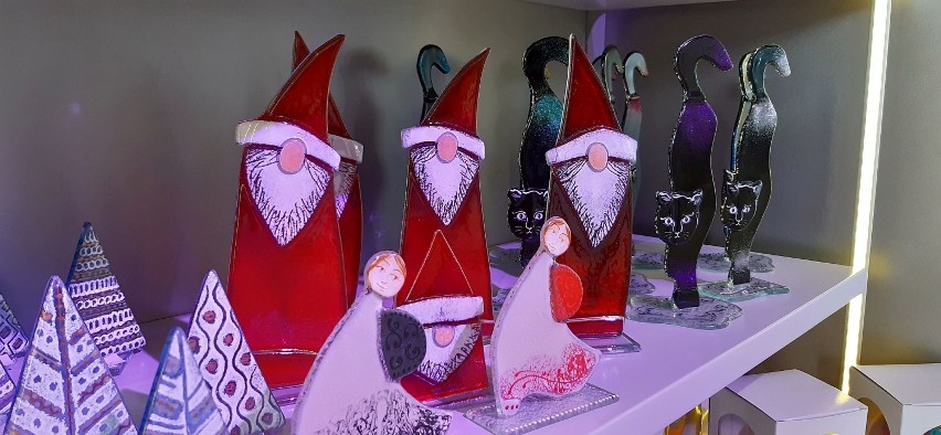 Bombki i inne świąteczne cudeńka z Centrum Dziedzictwa Szkła w Krośnie. Wszytko to ręczna robota [ZDJĘCIA]