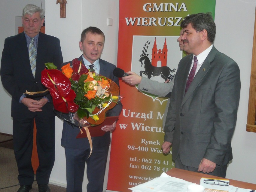 Wieruszów: Kwiaty na pożegnanie dla wiceburmistrza