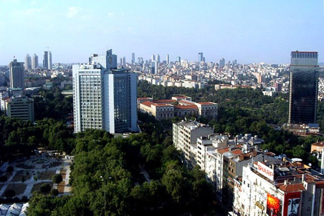 Widok na Taksim Park w Stambule.