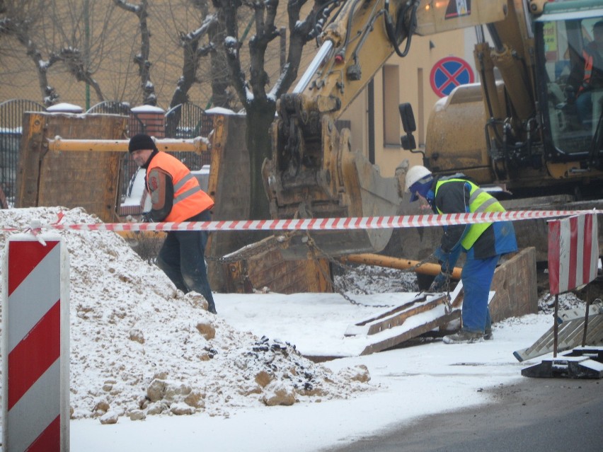 Kanalizacja Żory: wznowiono prace po wybuchu w centrum Żor. Zobacz FOTO