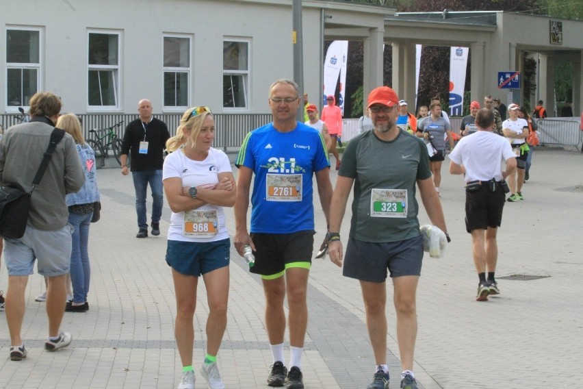 36. PKO Wrocław Maraton w niedzielę. Przez wiele godzin będą utrudnienia [ROZKŁAD JAZDY MPK, TRASA, ZAKAZ PARKOWANIA, OBJAZDY]