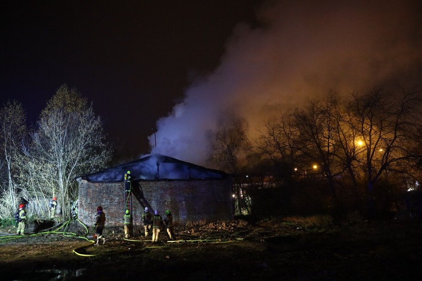 Groźny pożar w centrum Piotrkowa