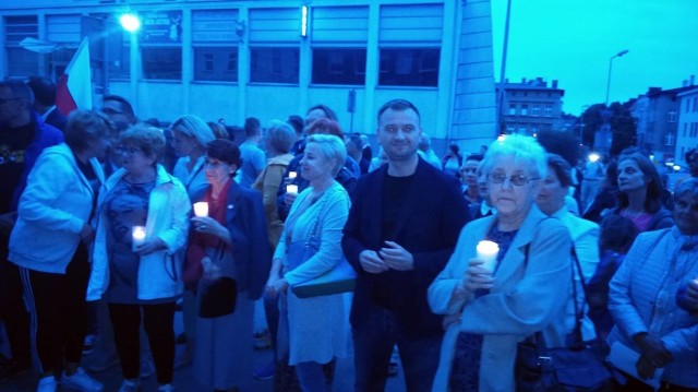 Manifestacje w Stargardzie odbywają się czwarty kolejny dzień, o godzinie 21, przed siedzibą Sądu Rejonowego przy ulicy Wojska Polskiego.