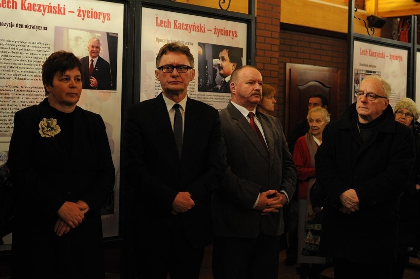Śrem: wystawa poświęcona Lechowi Kaczyńskiemu została otwarta w auli Jana Pawła II [ZDJĘCIA]
