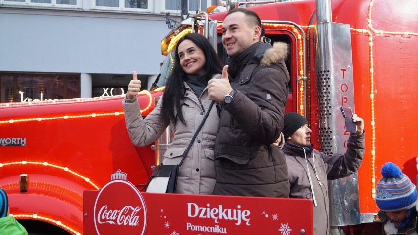 Świąteczne ciężarówki Coca-Coli w Bydgoszczy. Prawdziwe szaleństwo na Starym Rynku [zdjęcia, wideo]