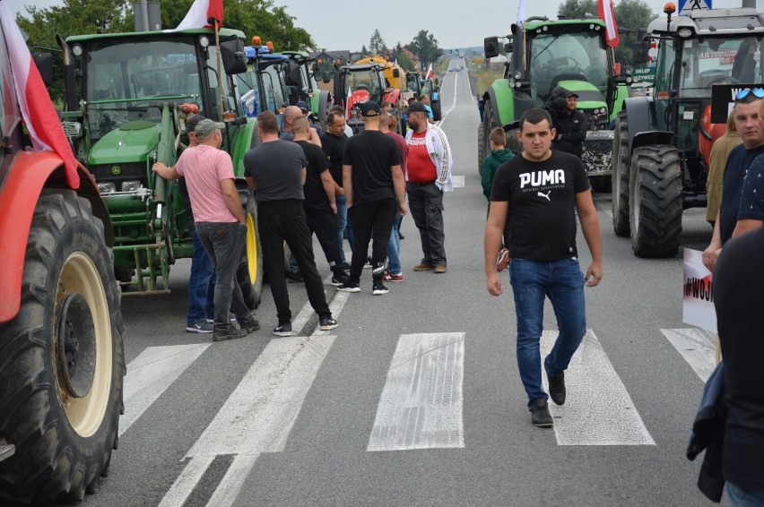 Protest rolników na DK12 pod Piotrkowem. Agrounia zablokowała drogę na dwa dni, 04.08.2021 ZDJĘCIA, WIDEO